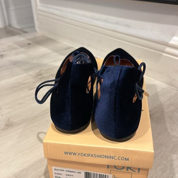 YOKI NWT Urban-140 Flats Strappy Navy Shoes in a velvet fabric. - Picture 4 of 7